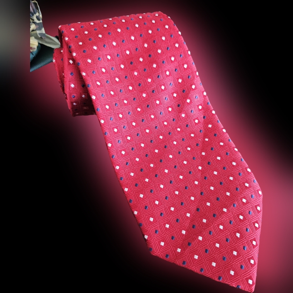Tommy Hilfiger men's tie.